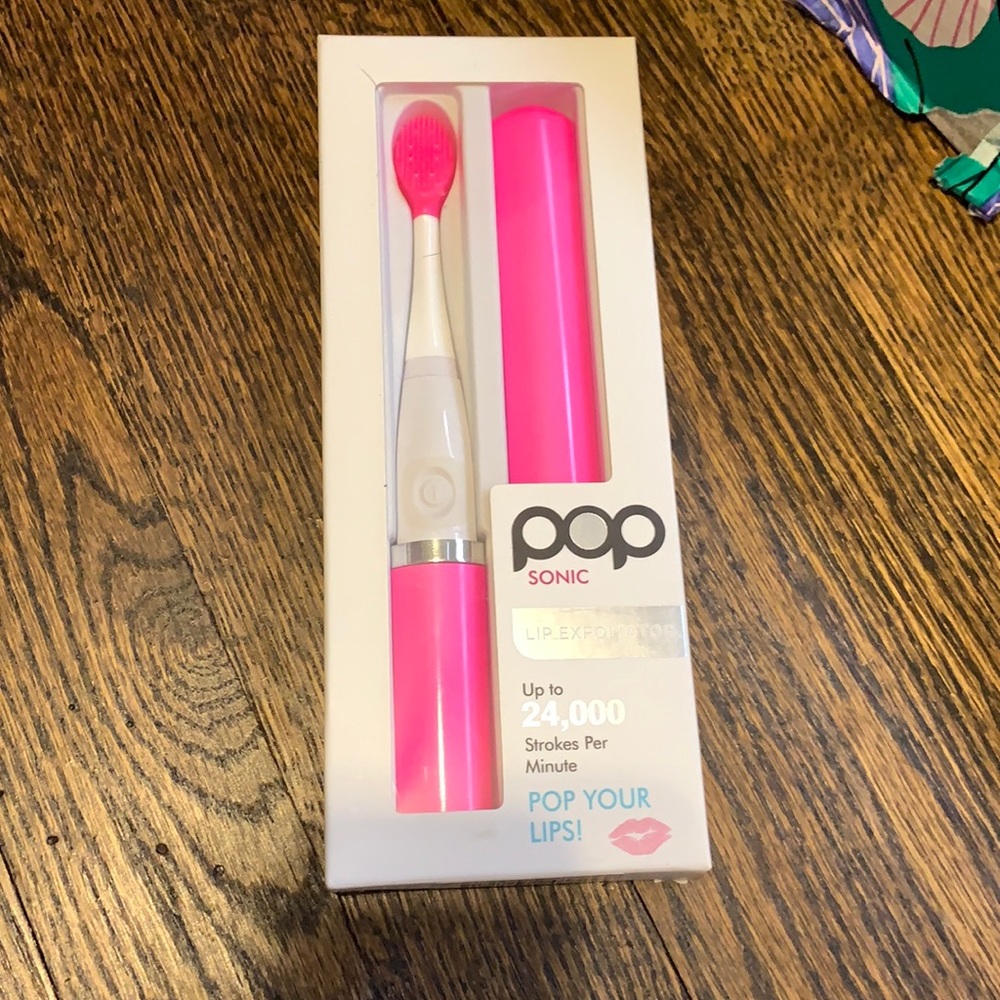 pop sonic lip exfoliator